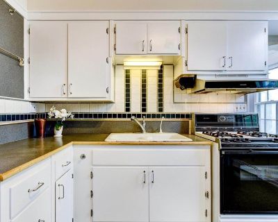 Minimum stay: 1 month. Deposit: 1000. Bills included. Age preference: 18 - 70. Available for students. single family home that is one block away from Nassau street! Previously renovated by an architect home-owner, this two bedroom home features nearly 10 Ft ceilings, custom hardwood trim, 6-panel doors and 6-Ft Andersen windows. The home also has a nicely updated full tile bathroom with soaking...