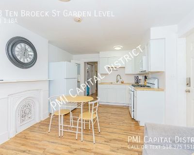 1 Bedroom 1BA 760 ft Furnished Pet-Friendly Apartment For Rent in Albany, NY