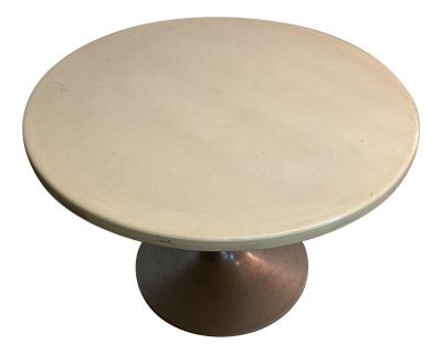 1970s White Tulip Style Side Table with Metal Base