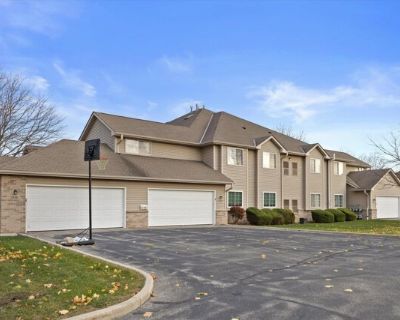W Maple Leaf Cir, Greenfield, Condo For Sale