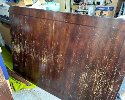 Dining room table (Bartlett