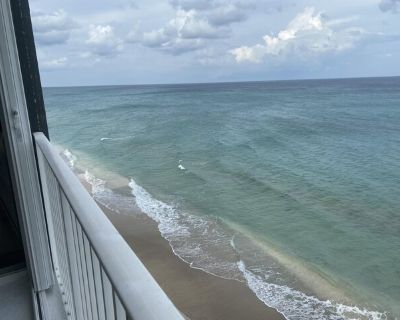 3590 S Ocean Blvd Apt 304. UNOBSTRUCTED OCEAN VIEWS FROM EVERY ROOM. IMPACT WINDOWS, TILE THRUOUT, W/D IN UNIT. FULL AMENITY BLDG, 24 HR DOORPERSON, 2 POOLS, EXERCISE ROOM, COMMUNITY ROOM, LOOKOUT DOOR. COMR LIVE THE BEACH LIFE STYLE.. 3 Bedroom. 3 Bathroom. 1920 ft