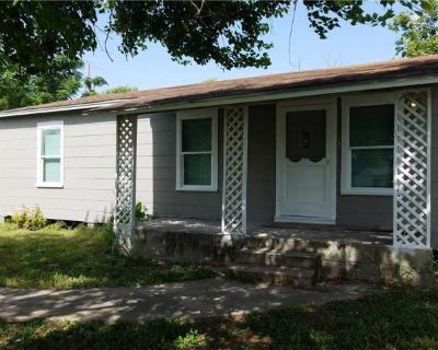 3 Bedroom 1BA 1200 ft Apartment For Rent in Doyle, TX