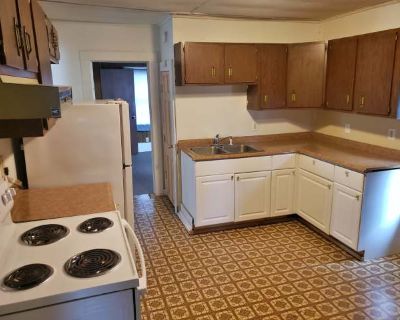 210 4th St S. image_url. W/D hookup Parking Unit Amenities w/d hookup Property Amenities on-site laundry parking. 3 Bedroom. 2 Bathroom. 936 ft