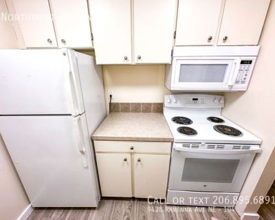 1 Bedroom 1BA 535 ft Pet-Friendly Apartment For Rent in Seattle, WA