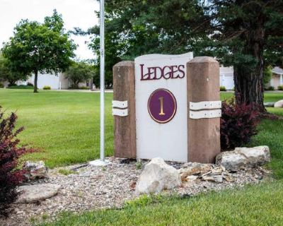 2 Bedroom 2BA 1102 ft Condominium For Sale in WAVERLY, IA