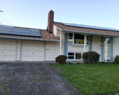 Total rooms: 3. Deposit: $0.00 * Utilities included?: Yes * Fees apply?: No. No preference. Non-smoking. Couples are welcome. Furnishings: Unfurnished * Parking: Yes * Garage: Yes * Disabled access: * Living room: No * Broadband included: Yes. Availability Available 10 Nov 2025 Minimum term None Maximum term None. Quiet 40 year old bookworm, mostly keep to myself, with an open bedroom for rent....