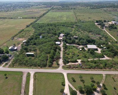 6144 Turnersville Rd. Property for Rent in Creedmoor, TX for $1,500,000. This 3,334 square foot property was built in 1994 on a lot size of 25.. Discover a rare opportunity in southern Travis County offering approximately 25 unrestricted acres with a home, multiple outbuildings, and wide-ranging potential. Located along Turnersville Road near Creedmoor and the SH 130 corridor, this property sit...
