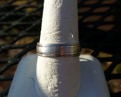 Brand New Mens Wedding Band