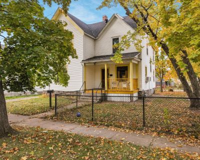 4 Bedroom 1BA 2930 ft Single Family House For Sale in Eau Claire, WI