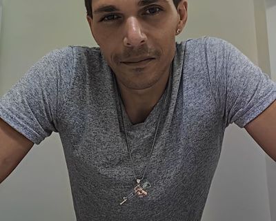 Chris - Needs an Apartment on iROOMit or a Room