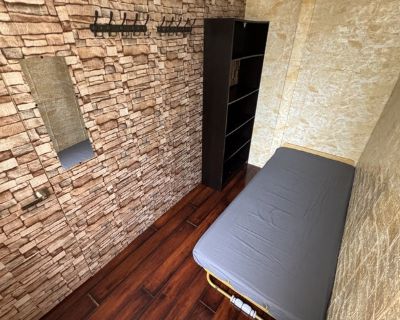 Total rooms: 3. Deposit: $800.00 * Utilities included?: Yes * Fees apply?: No. References are not required. No preference. Smoking is allowed. Not for couples. Furnishings: Furnished * Parking: No * Garage: No * Yard/patio: No * Balcony/roof terrace: No * Disabled access: No * Living room: shared * Broadband included: Yes. Availability Available Now Minimum term None Maximum term None. Easy com...