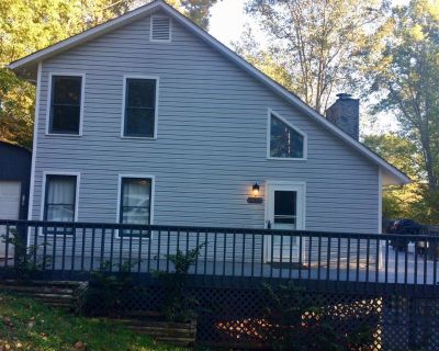 Large Contemorary Home On Private Setting