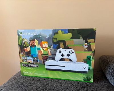 SEALED 500 gB Xbox 1 with Minecraft