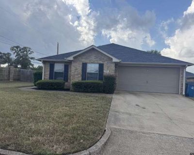 613 Hagan rd. image_url. Patio / balcony Granite counters Pet friendly Garage Stainless steel Walk in closets Unit Amenities carpet ceiling fan granite counters patio / balcony range walk in closets stainless steel Property Amenities pet friendly parking garage. 3 Bedroom. 2 Bathroom. 1300 ft