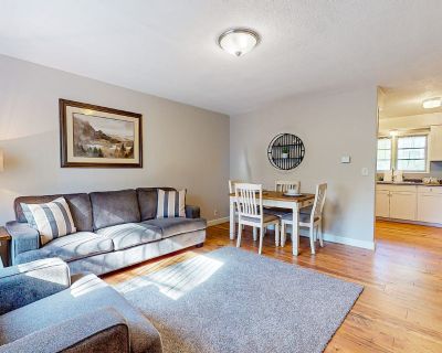 2 Bedroom 1BA Retreat Vacation Rental in Oak Grove Getaway, Milwaukie, OR