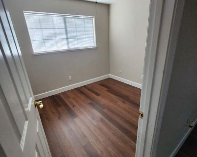 Private room with shared bathroom in a House, Modesto, CA 95356