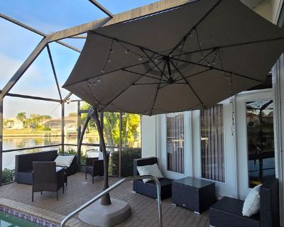 I am a single parent. Have three daughters that visit me every now and then. I am a mechanical engineer and industrial designer and work from home. Looking for 2 female roommates to share the rent. Two bedrooms are available. One with a beautiful view of the water.. 3 Bedroom. 1 Bathroom