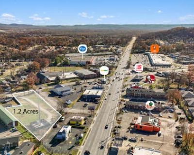 Single Family Home For Sale in LOUISVILLE, KY