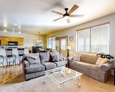 2 Bedroom 2BA Cabin Vacation Rental in Trail's End, Show Low, AZ