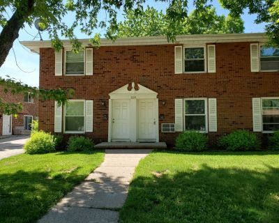 2 Bedroom 1.5BA 900 ft Pet-Friendly Townhouse For Rent in Kaukauna, WI