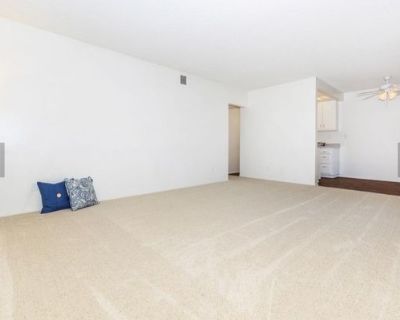 Deja (Has an Apartment) on iROOMit. Room in the 2 Bedroom 1BA Apartment...