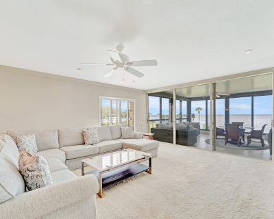 Avg / night: $346. Gated Riverfront Condo w/Snowbird Appeal 30-Day Stay Required | Located in Punta Gorda, FL | 5.0 Stars | 3 Bed, 2 Bath | No Pets. No pets. Max 6 guests. Step into your dream vacation at this beautifully updated waterfront condo, where dolphins play just beyond your window and every day ends with a postcard-worthy sunset. Nestled in a quiet, double gated community, this coasta...