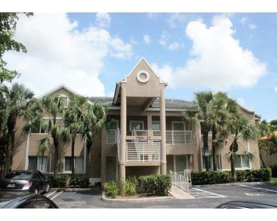 Royal Palm Blvd. BEAUTIFUL 3/2 CONDO IN THE HEART OF CORAL SPRINGS, TOTALY RENOVATED WITH A NEW KITCHEN AND VANITIES. CLOSE TO ALL SHOPPING, MAJOR HIGHWAYS, MOVIE THEATER AND RESTAURANTS. GREAT LOCATION AND QUITE NEIGHBORHOOD. NO ASSOCIATION APPROVAL REQUIRED AND RAPID APPROVAL.. 3 Bedroom. 2 Bathroom. 1155 ft