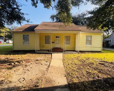 3 Bedroom 1.5BA 1438 ft Apartment For Rent in Port Arthur, TX