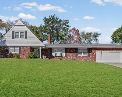 5 Bedroom 3BA 2690 ft Single Family House For Sale in Danville, IL