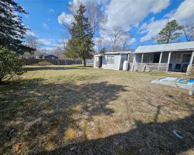 3 Bedroom 2BA 1120 ft Single Family House For Sale in Medford, NY