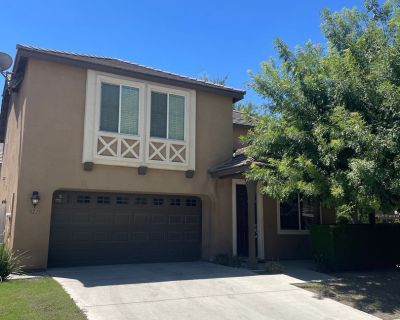 4 Bedroom 2.5BA 2,116 ft Pet-Friendly Condo For Rent in Bakersfield, CA