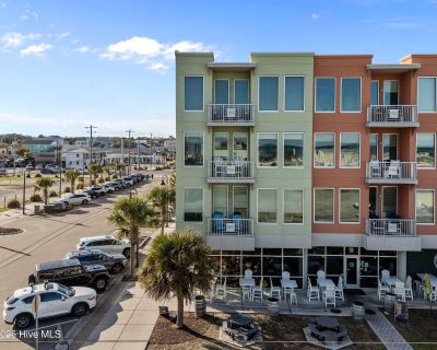 2 Bedroom 2BA 922 ft Condo For Sale in Carolina Beach, NC