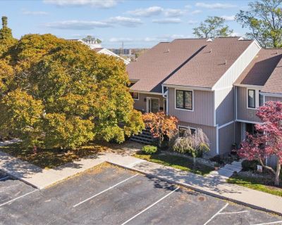 3 Bedroom 2BA 1377 ft Condo For Sale in Saint Joseph, MI