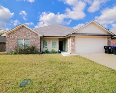 4 Bedroom 2BA 1893 ft Apartment For Rent in Longview, TX