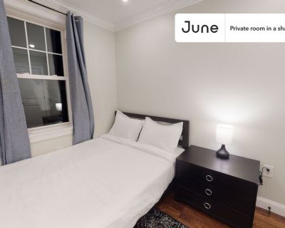 Queen bedroom in 5 bed/1.5 bath home in Brighton  #571 D (Has a Condo)...