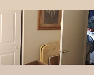 From 35 to 65 years old, professionals. House. 1 bedrooms total. 1 bedrooms available (Single Room). 2 bathrooms. 0 months minimum stay. Available now. Furnished . Parking . TV . Wifi .. No no security deposit move in right away 650 per month utilities paid Wi-Fi paid parking paid no smoking inside I'm a chef they have their own refrigerator their own bathroom not in the room in but adjacent to...