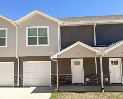 3 Bedroom 3BA 1564 ft Pet-Friendly Apartment For Rent in Camden County, MO