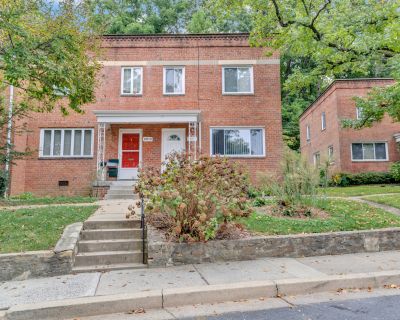 3 Bedroom 1BA 1000 ft Single-family home For Rent in Silver Spring, MD