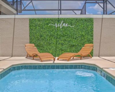 Unique and stylish 4-bedroom house with fantastic thematic rooms. This cozy house is very private, has a private pool, and is located in a beautiful community. It has three bedrooms on the second floor: one with a king size bed and two thematic rooms for the little ones (queen size bed and two single beds). On the first floor, you will have an additional bedroom with King size bed, the living r...