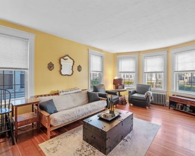 2 Bedroom 1BA 885 ft Pet-Friendly Condominium For Sale in SALEM, MA