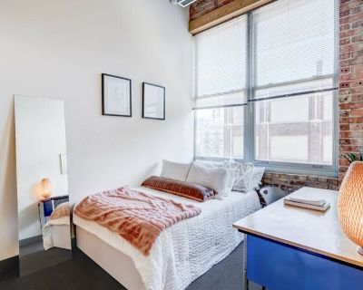 Lease term: Minimum 6 Months. $1000/month 1 Month Security Deposit. Furnished Rental Furnished Room. Renting out my bedroom! Ideal for UIC students/college students in the west loop area. My building is literally on campus and my classes are all a 5 minute walk maximum. Rent is cheaper for you than what I currently pay, I am transferring schools so I need to find someone to take this bedroom. T...