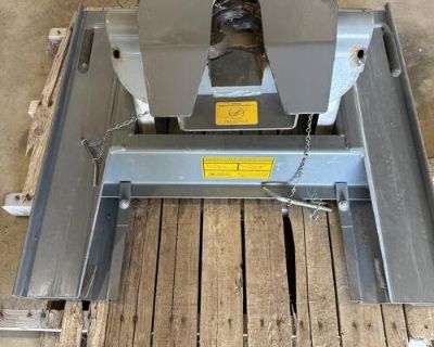 Companion B&amp;W turnover ball fifth wheel hitch. Model RVB 3000