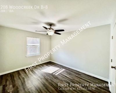 208 Woodcreek Dr B-8. Welcome to 208 Woodcreek Dr Unit B8! These 2bed/1bath apartments are remodeled with new flooring, paint, lights, granite counters, fixtures, and more! Landry hook ups are in the kitchen for ease of washing laundry. There is also central heat and air for the AC. They are in Rossville, close to Ft O, giving easy access to everything in the area. They are set up for self tour...