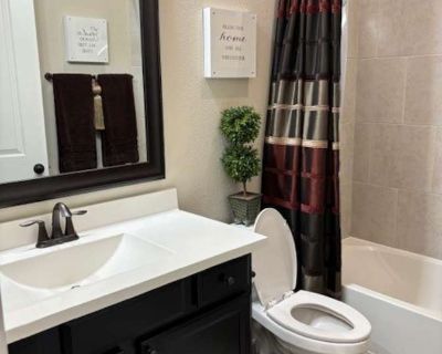 Available on: now. Furnished. Internet included * 40+ years welcome Lynn will require background checks for this room Learn more. Fully furnished bedroom in a new subdivision. Home has WIFI, washer/dryer, microwave and air fryer.. Rent $1,000 per month Bills Included Security deposit $450 Property type House Room furnishing Furnished Preferred gender Females or males (no couples) Available on N...