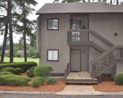 2 Bedroom 2BA 850 ft Furnished Apartment For Rent in Pinehurst, NC