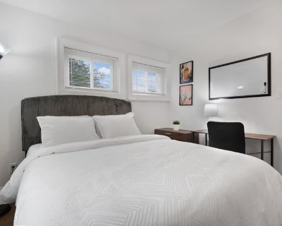 Total rooms: 5. Deposit: $875.00 * Utilities included?: No * Fees apply?: No. References required. Females preferred. Non-smoking. Not for couples. Furnishings: Furnished * Parking: Yes * Garage: No * Yard/patio: No * Balcony/roof terrace: No * Disabled access: No * Living room: shared * Broadband included: Yes. Availability Available Now Minimum term 12 months Maximum term 12 months. Looking f...