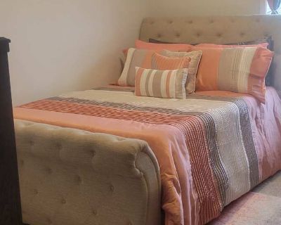 Shared room with own bathroom in a Townhouse with 1 roomie, Sumter, SC 29150