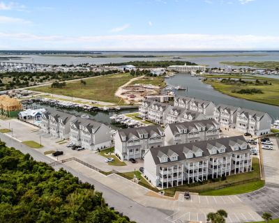 3 Bedroom 3BA 2428 ft Townhouse For Sale in Beaufort, NC