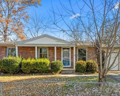 3 Bedroom 2BA 950 ft Single Family Home For Sale in ASHEVILLE, NC